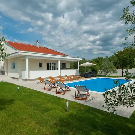 Karla - Zadar * Debeljak